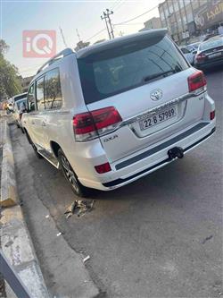 تۆیۆتا لاند کروزەر